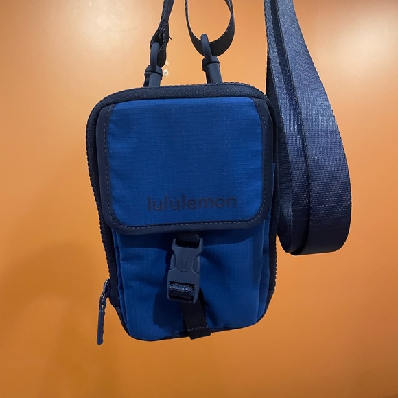 NWT Lululemon Zip-Top Crossbody, Symphony Blue/Night Sea - Picture 6 of 7